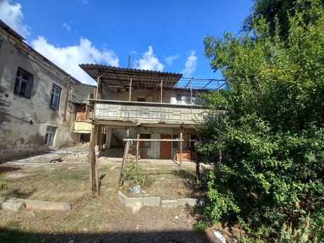 5 otaqlı həyət evi, 200 m², M.Ə.Rəsulzadə: 198 000 ₼ 2