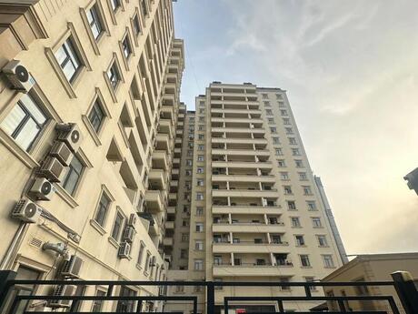 4-комнатная квартира, 242 м², 28 May: 670 000 ₼ 2