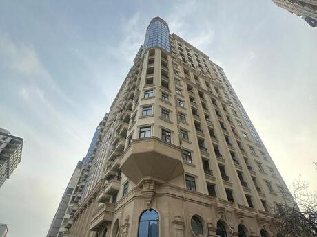 4 otaq · 242 m² · 8/18 mərtəbə, 28 May