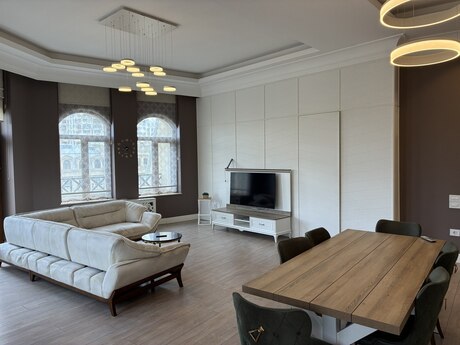 Kirayə 4 otaqlı mənzil, 235 m², Nəriman Nərimanov: 2 700 ₼/ay 2