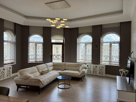 Kirayə 4 otaqlı mənzil, 235 m², Nəriman Nərimanov: 2 700 ₼/ay 3