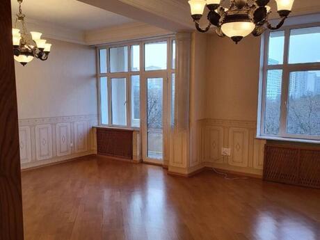 5-комнатная квартира, 220 м², Nərimanov: 660 000 ₼ 2