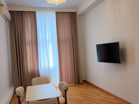 Аренда: 4-комнатная квартира, 200 м², Səbail: 2 500 ₼/мес 3