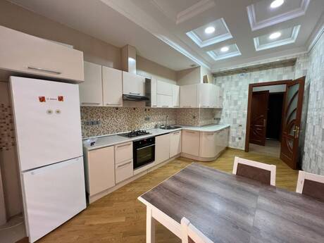 Kirayə 4 otaqlı mənzil, 148 m², Ağ şəhər: 1 400 ₼/ay 4