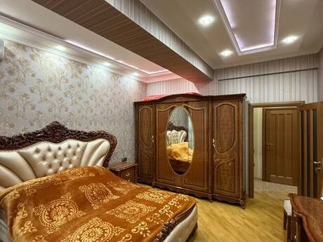 4-room apartment for rent, 160 m², Nizami: 1 798 ₼/mo 5