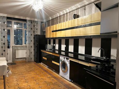 Kirayə 4 otaqlı mənzil, 200 m², Nizami: 1 400 ₼/ay 3