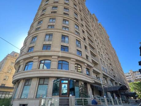 3 otaqlı mənzil, 170 m², Nizami: 650 000 ₼ 2