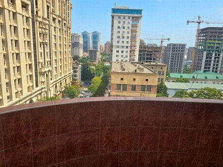 Elan №6447315 - Bakı, Nizami m., 3 otaqlı, 135 m², 9/16 mərtəbə