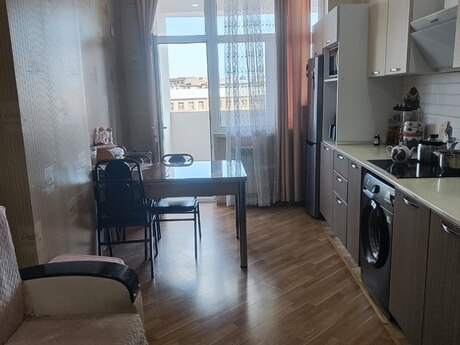 3 otaqlı mənzil, 99 m², Bakıxanov: 160 000 ₼ 2
