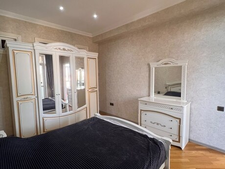 4-room apartment for rent, 180 m², Nəriman Nərimanov: 1 300 ₼/mo 5