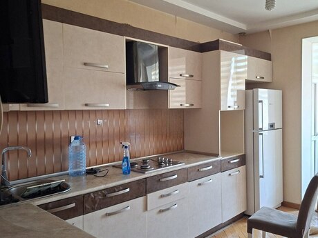 Kirayə 3 otaqlı mənzil, 120 m², İnşaatçılar: 835 ₼/ay 4