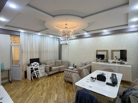 3 Qara Qarayev