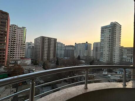 Kirayə 2 otaqlı mənzil, 100 m², 28 May: 1 000 ₼/ay 3