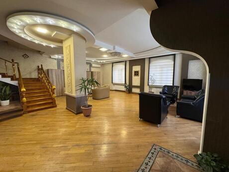 6 otaqlı həyət evi, 565 m², Gənclik: 1 700 000 ₼ 2