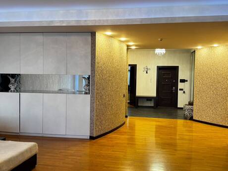 Kirayə 4 otaqlı mənzil, 180 m², Şah İsmayıl Xətai: 1 500 ₼/ay 4