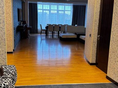 Kirayə 4 otaqlı mənzil, 180 m², Şah İsmayıl Xətai: 1 500 ₼/ay 5