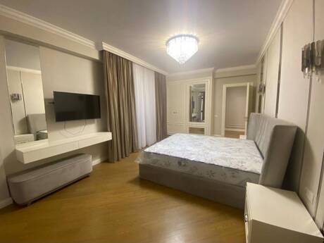 3-room apartment for rent, 190 m², 28 May: 4 000 ₼/mo 3