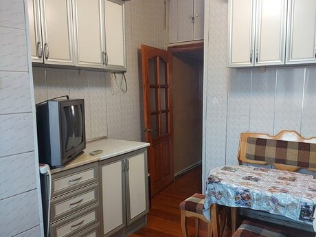 3-room apartment for rent, 85 m², Həzi Aslanov: 650 ₼/mo 4