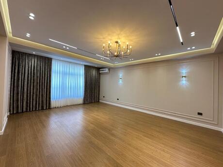 4 otaqlı mənzil, 175 m², 28 May: 750 000 ₼ 2