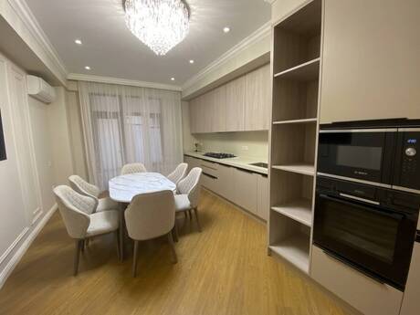 Kirayə 3 otaqlı mənzil, 170 m², 28 May: 3 999 ₼/ay 3