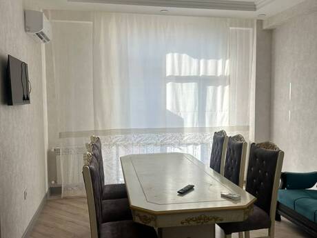 Kirayə 2 otaqlı mənzil, 80 m², West Town: 900 ₼/ay 2