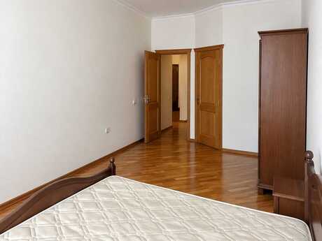 4 otaqlı mənzil, 210 m², 28 May: 525 000 ₼ 4