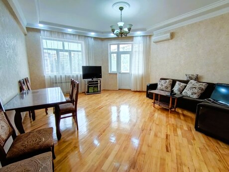 Kirayə 3 otaqlı mənzil, 120 m², 8 Noyabr: 950 ₼/ay 3