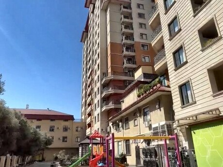 2 Qara Qarayev