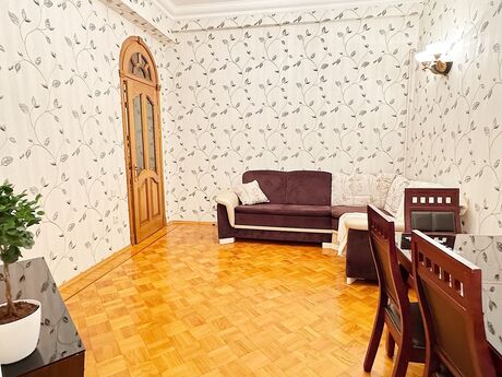 3-room apartment for rent, 90 m², Sahil: 1 300 ₼/mo 2