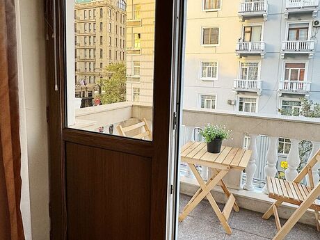 3-room apartment for rent, 90 m², Sahil: 1 300 ₼/mo 5
