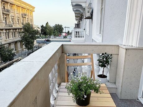3-room apartment for rent, 90 m², Sahil: 1 300 ₼/mo 4