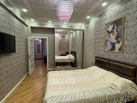 3-room apartment for rent, 90 m², Nizami: 1 350 ₼/mo 5