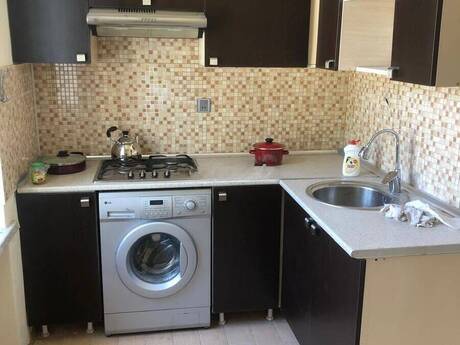 1 otaq · 40 m² · 2/5 mərtəbə, Elmlər Akademiyası