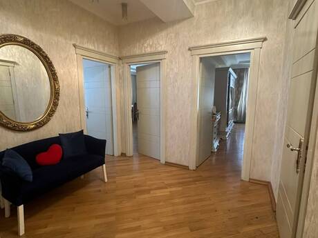 Kirayə 3 otaqlı mənzil, 130 m², 8 Noyabr: 1 100 ₼/ay 3