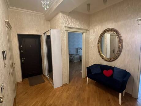 Kirayə 3 otaqlı mənzil, 130 m², 8 Noyabr: 1 100 ₼/ay 4