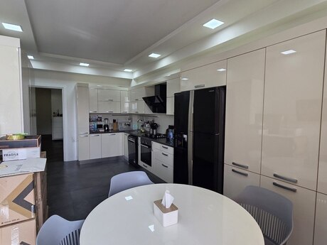 4 otaqlı mənzil, 200 m², 28 May: 650 000 ₼ 5
