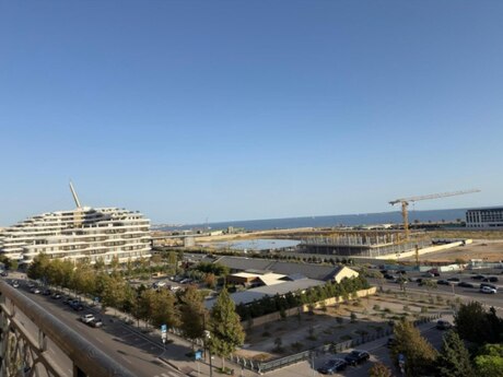 5 otaq · 228 m² · 5/6 mərtəbə, Ağ şəhər