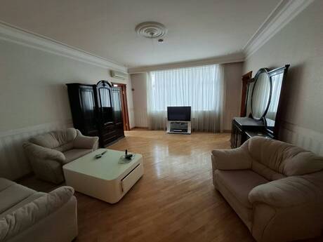 5 otaqlı mənzil, 166 m², 8-ci mikrorayon: 440 000 ₼ 2
