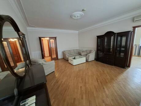 5 otaqlı mənzil, 166 m², 8-ci mikrorayon: 440 000 ₼ 3