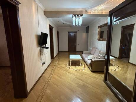 Kirayə 3 otaqlı mənzil, 130 m², Nərimanov: 1 200 ₼/ay 2