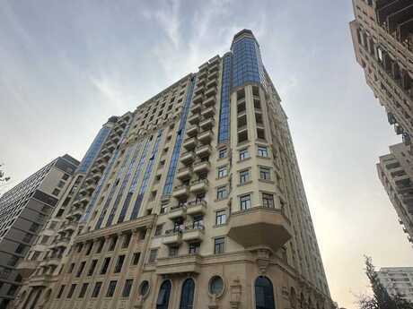 4 otaqlı mənzil, 242 m², 28 May: 670 000 ₼ 2
