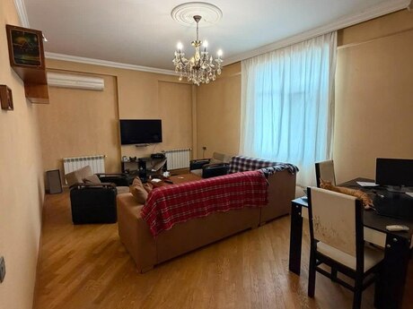 2 otaqlı mənzil, 70 m², 28 May: 235 000 ₼ 3