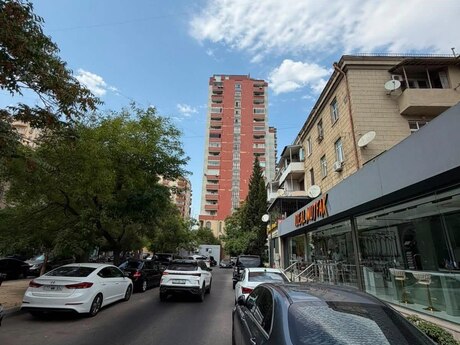 2 otaqlı mənzil, 70 m², 28 May: 235 000 ₼ 2