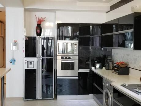 3 otaqlı mənzil, 115 m², 20 Yanvar: 305 000 ₼ 3