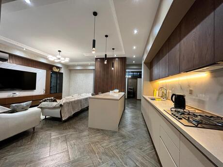 Kirayə 4 otaqlı mənzil, 135 m², Nərimanov: 1 700 ₼/ay 3