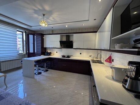 3 rooms · 140 m² · floor 11/17, 28 May
