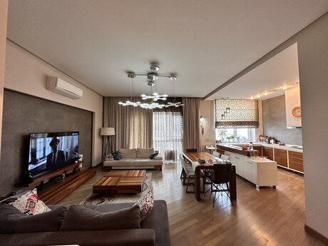 3 otaq · 131 m² · 4/16 mərtəbə, 8 Noyabr