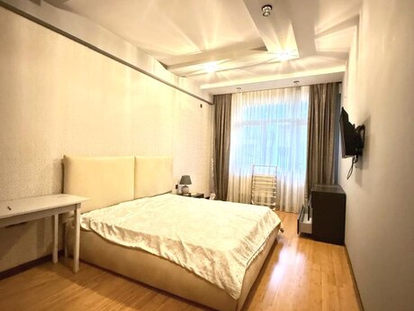 Kirayə 3 otaqlı mənzil, 135 m², İnşaatçılar: 1 050 ₼/ay 4