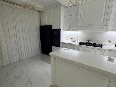 3 rooms · 145 m² · floor 10/17, Blue Residence