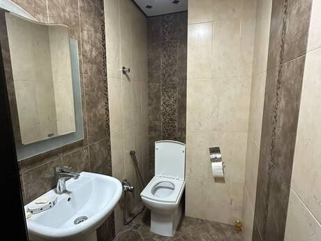 Kirayə 3 otaqlı mənzil, 135 m², Qara Qarayev: 999 ₼/ay 3